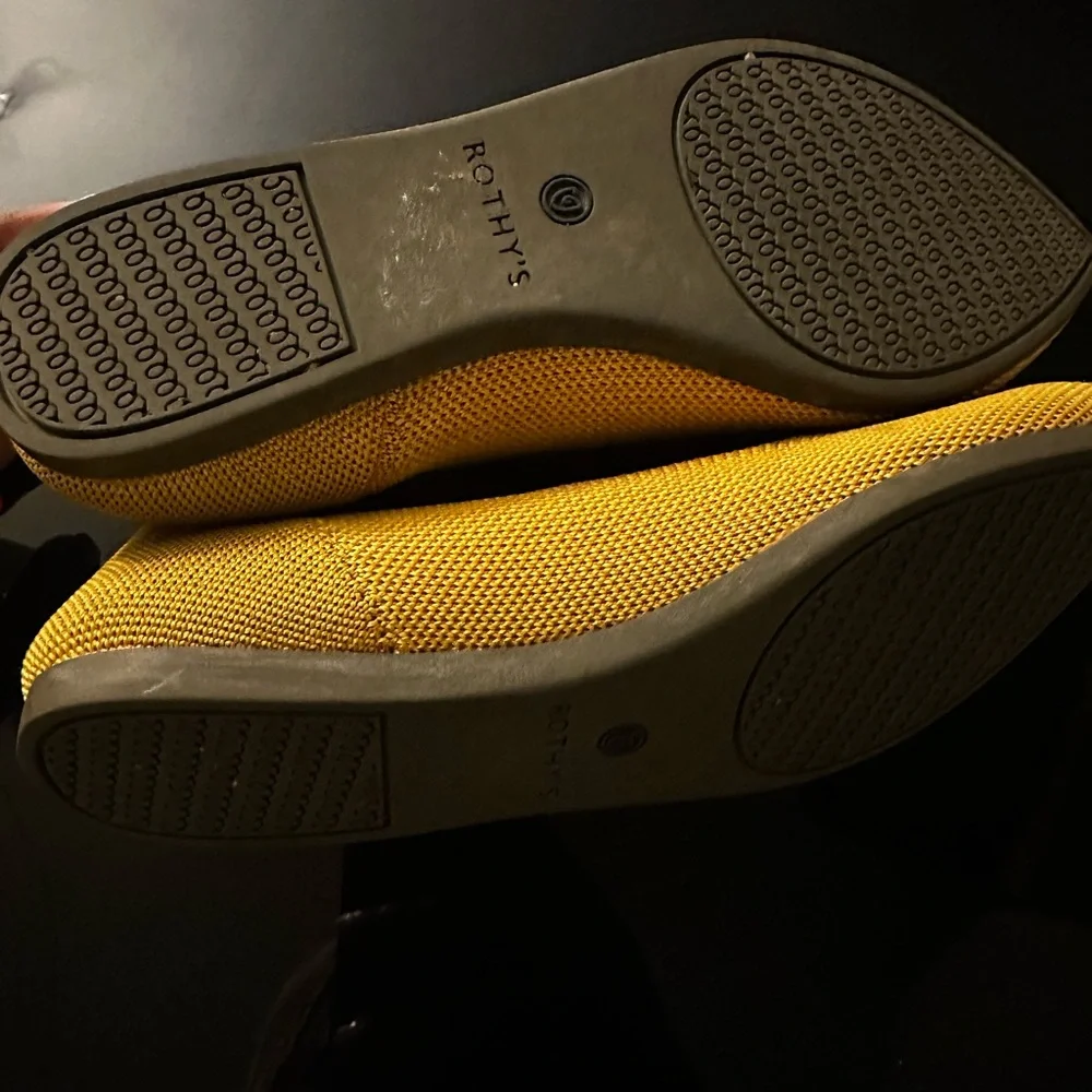 Yellow pointy toe Rothy’s. Size 6 - Picture 3 of 3